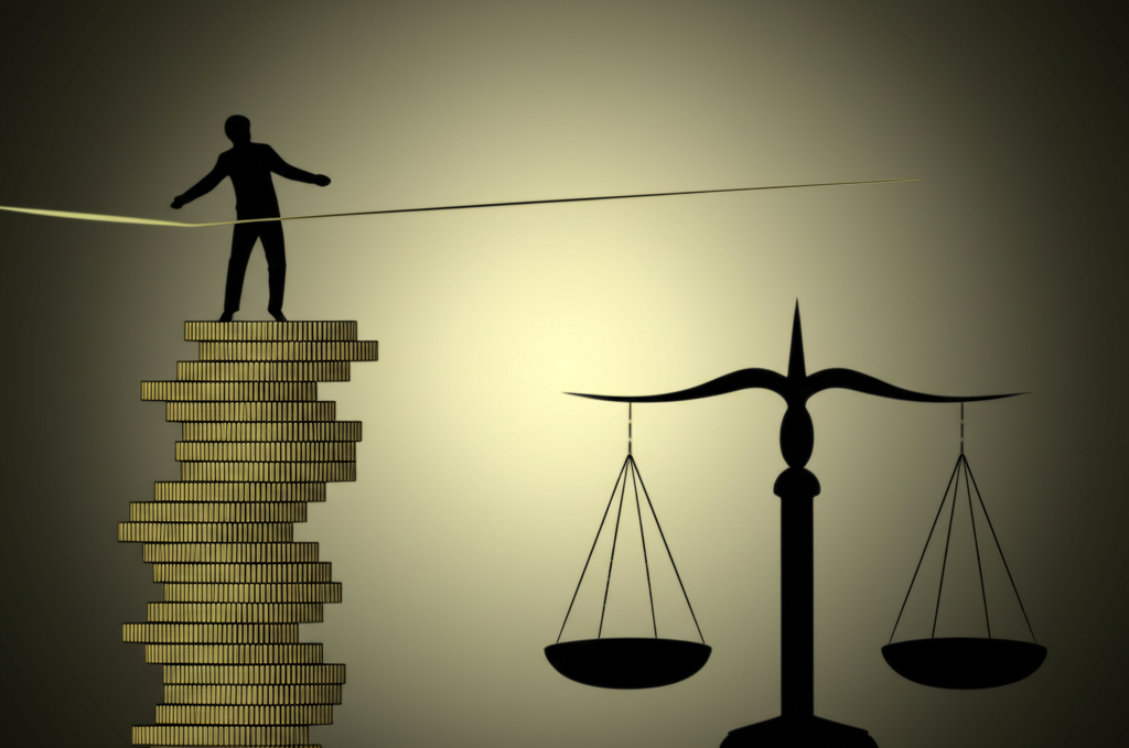 一張金融圖表顯示低利率環境下，資金從儲蓄轉向投資的趨勢。